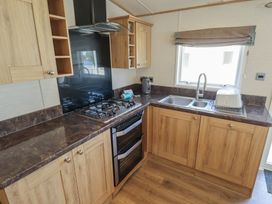 A kitchen with a gas stove and sink at Tattershall Lakes Country Park - Holiday Accommodation 16408 Tattershall