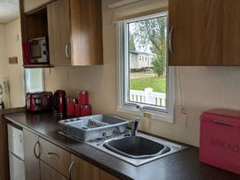 Coopers Beach Holiday Park - Holiday Accommodation 16414 - Suffolk & Essex - 1186010 - thumbnail photo 6