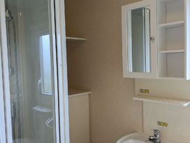 Coopers Beach Holiday Park - Holiday Accommodation 16414 - Suffolk & Essex - 1186010 - thumbnail photo 8
