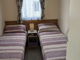 Coopers Beach Holiday Park - Holiday Accommodation 16414 - Suffolk & Essex - 1186010 - thumbnail photo 9