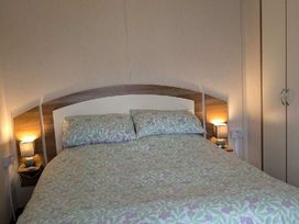 Coopers Beach Holiday Park - Holiday Accommodation 16414 - Suffolk & Essex - 1186010 - thumbnail photo 10