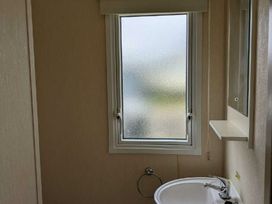 Coopers Beach Holiday Park - Holiday Accommodation 16414 - Suffolk & Essex - 1186010 - thumbnail photo 12