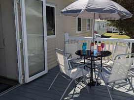 Coopers Beach Holiday Park - Holiday Accommodation 16414 - Suffolk & Essex - 1186010 - thumbnail photo 14