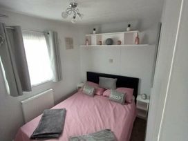 Trecco Bay - Holiday Accommodation 16415 - Somerset & Wiltshire - 1186011 - thumbnail photo 8