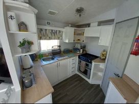 Trecco Bay - Holiday Accommodation 16415 - Somerset & Wiltshire - 1186011 - thumbnail photo 14