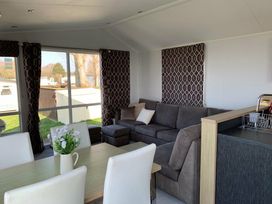 Combe Haven Holiday Park - Holiday Accommodation 16440 - Kent & Sussex - 1186019 - thumbnail photo 4