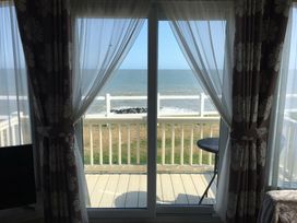 Hopton Holiday Village - Holiday Accommodation 16565 - Suffolk & Essex - 1186050 - thumbnail photo 1