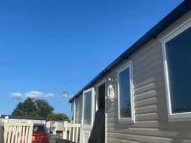 Greenacres Holiday Park - Holiday Accommodation 16594 - North Wales - 1186056 - thumbnail photo 4