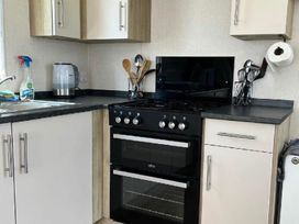 Unity Holiday Resort - Holiday Accommodation 16603 - Somerset & Wiltshire - 1186060 - thumbnail photo 9