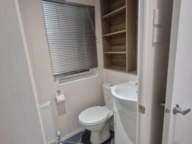 Marine Holiday Park - Holiday Accommodation 16604 - North Wales - 1186061 - thumbnail photo 4
