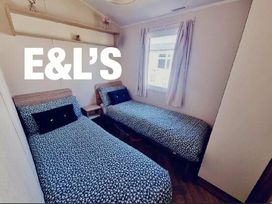 Golden Gate Holiday Centre - Holiday Accommodation 16619 - North Wales - 1186066 - thumbnail photo 5