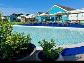 Hayling Island Holiday Park - Meadow Bay Villages - Holiday Accommodation 16626 - Hampshire - 1186068 - thumbnail photo 22