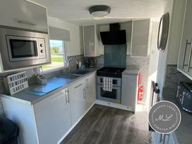 Golden Palm Resort - Holiday Accommodation 16712 - Lincolnshire - 1186083 - thumbnail photo 2
