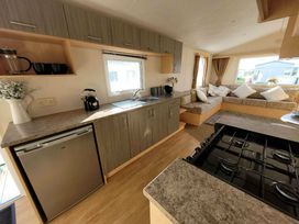 Golden Palm Resort - Holiday Accommodation 16723 - Lincolnshire - 1186086 - thumbnail photo 11