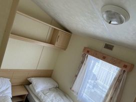 Lyons Sunnysands Holiday Park - Holiday Accommodation 16727 - Mid Wales - 1186087 - thumbnail photo 14