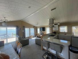 Lydstep Beach - Holiday Accommodation 16728 - South Wales - 1186088 - thumbnail photo 2