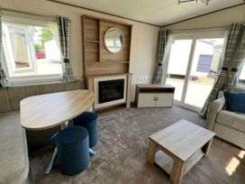Golden Palm Resort - Holiday Accommodation 16744 - Lincolnshire - 1186092 - thumbnail photo 3