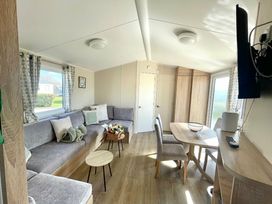 Trecco Bay - Holiday Accommodation 16779 - Somerset & Wiltshire - 1186102 - thumbnail photo 6