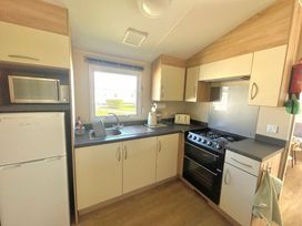 Trecco Bay - Holiday Accommodation 16779 - Somerset & Wiltshire - 1186102 - thumbnail photo 8