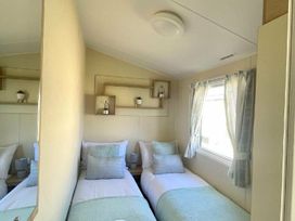 Trecco Bay - Holiday Accommodation 16779 - Somerset & Wiltshire - 1186102 - thumbnail photo 12