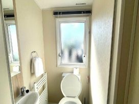 Trecco Bay - Holiday Accommodation 16779 - Somerset & Wiltshire - 1186102 - thumbnail photo 13