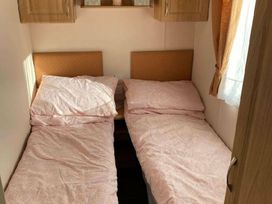 Hayling Island Holiday Park - Meadow Bay Villages - Holiday Accommodation 16780 - Hampshire - 1186104 - thumbnail photo 5