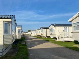 Hayling Island Holiday Park - Meadow Bay Villages - Holiday Accommodation 16780 - Hampshire - 1186104 - thumbnail photo 6