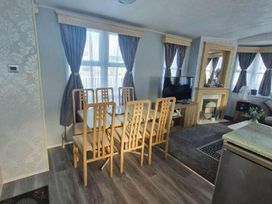 Golden Palm Resort - Holiday Accommodation 16787 - Lincolnshire - 1186107 - thumbnail photo 8