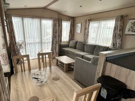 Seal Bay Resort - Holiday Accommodation 16819 - Hampshire - 1186112 - thumbnail photo 1