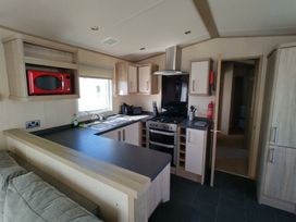 Seal Bay Resort - Holiday Accommodation 16819 - Hampshire - 1186112 - thumbnail photo 3