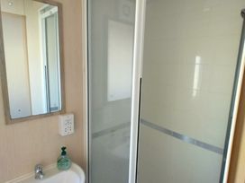 Seal Bay Resort - Holiday Accommodation 16819 - Hampshire - 1186112 - thumbnail photo 8