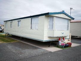 Happy Days Caravan Park - Holiday Accommodation 16827 - North Wales - 1186114 - thumbnail photo 1