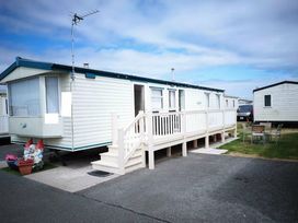 Happy Days Caravan Park - Holiday Accommodation 16827 - North Wales - 1186114 - thumbnail photo 2