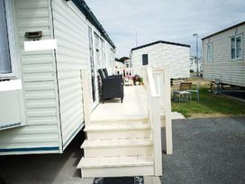 Happy Days Caravan Park - Holiday Accommodation 16827 - North Wales - 1186114 - thumbnail photo 3
