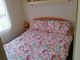 Happy Days Caravan Park - Holiday Accommodation 16827 - North Wales - 1186114 - thumbnail photo 6