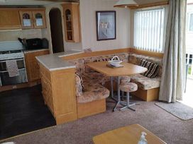 Happy Days Caravan Park - Holiday Accommodation 16827 - North Wales - 1186114 - thumbnail photo 7