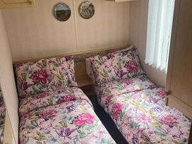 Happy Days Caravan Park - Holiday Accommodation 16827 - North Wales - 1186114 - thumbnail photo 8