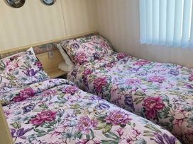 Happy Days Caravan Park - Holiday Accommodation 16827 - North Wales - 1186114 - thumbnail photo 9