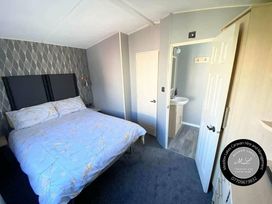 Golden Palm Resort - Holiday Accommodation 16849 - Lincolnshire - 1186118 - thumbnail photo 4