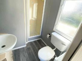Golden Palm Resort - Holiday Accommodation 16849 - Lincolnshire - 1186118 - thumbnail photo 6