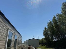Golden Palm Resort - Holiday Accommodation 16849 - Lincolnshire - 1186118 - thumbnail photo 9