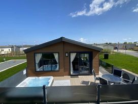 Golden Palm Resort - Holiday Accommodation 16852 - Lincolnshire - 1186121 - thumbnail photo 1