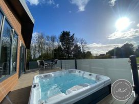 Golden Palm Resort - Holiday Accommodation 16852 - Lincolnshire - 1186121 - thumbnail photo 2