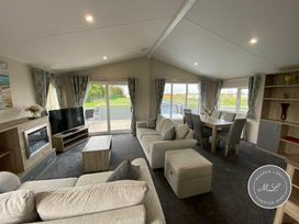 Golden Palm Resort - Holiday Accommodation 16852 - Lincolnshire - 1186121 - thumbnail photo 5