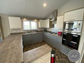 Golden Palm Resort - Holiday Accommodation 16852 - Lincolnshire - 1186121 - thumbnail photo 6