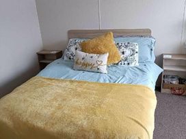 Oakfield Caravan Park - Holiday Accommodation 16868 - North Wales - 1186131 - thumbnail photo 7