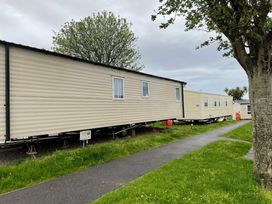 Devon Cliffs Holiday Park - Holiday Accommodation 16892 - Devon - 1186136 - thumbnail photo 2