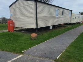 Devon Cliffs Holiday Park - Holiday Accommodation 16892 - Devon - 1186136 - thumbnail photo 3