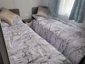 Devon Cliffs Holiday Park - Holiday Accommodation 16892 - Devon - 1186136 - thumbnail photo 7