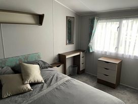 Devon Cliffs Holiday Park - Holiday Accommodation 16892 - Devon - 1186136 - thumbnail photo 15